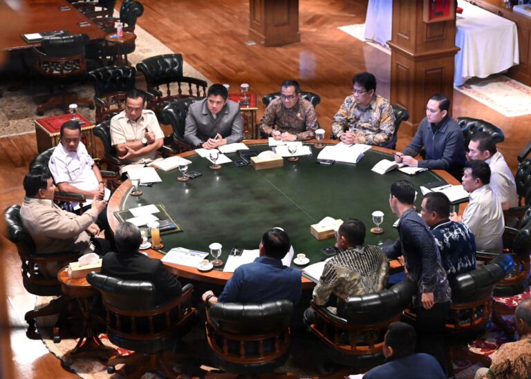 Presiden Prabowo Evaluasi Kinerja Menteri, Dari Koperasi Desa hingga Penertiban Hutan