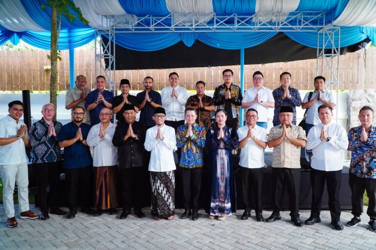 Masih dalam suasana lebaran, hari ini saya bersilaturahmi dan Halal Bi Halal ke kediaman Bapak D (1)