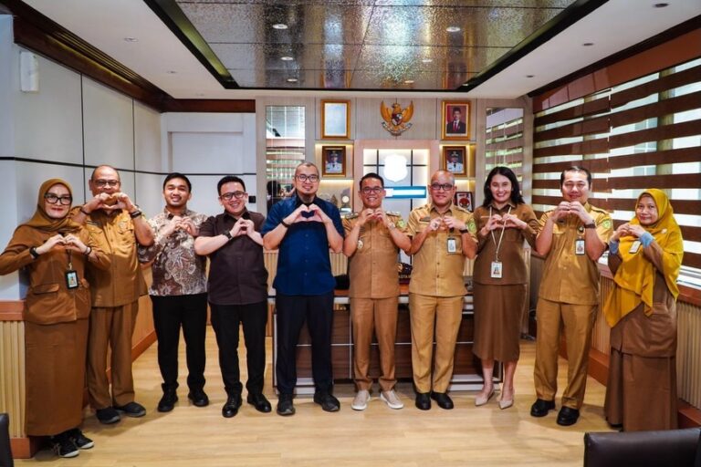 Menerima audiensi dari jajaran PT Awal Bros Cerdas Sehat yang dihadiri langsung oleh Direktur,