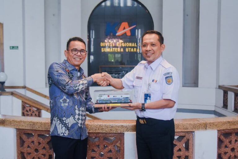 Setelah berkunjung ke PT Pelindo, hari ini saya melakukan kunjungan ke PT. KAI Divre I Sumut