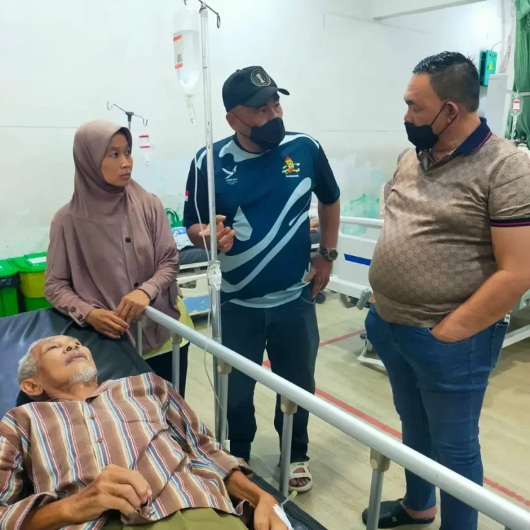 SAKIT TUMOR DI USIA SENJAPak Wagiman,warga Sampali mengidap penyakit tumor dengan status Bpjs K (1)