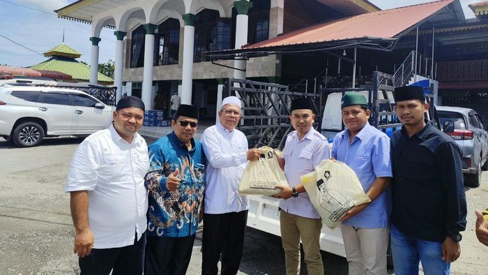 penyerahan-bantuan-dari-sugiat-santoso-ke-pondok-persulukan-besilam-dok-gerindra-sumut-1793174319384_169